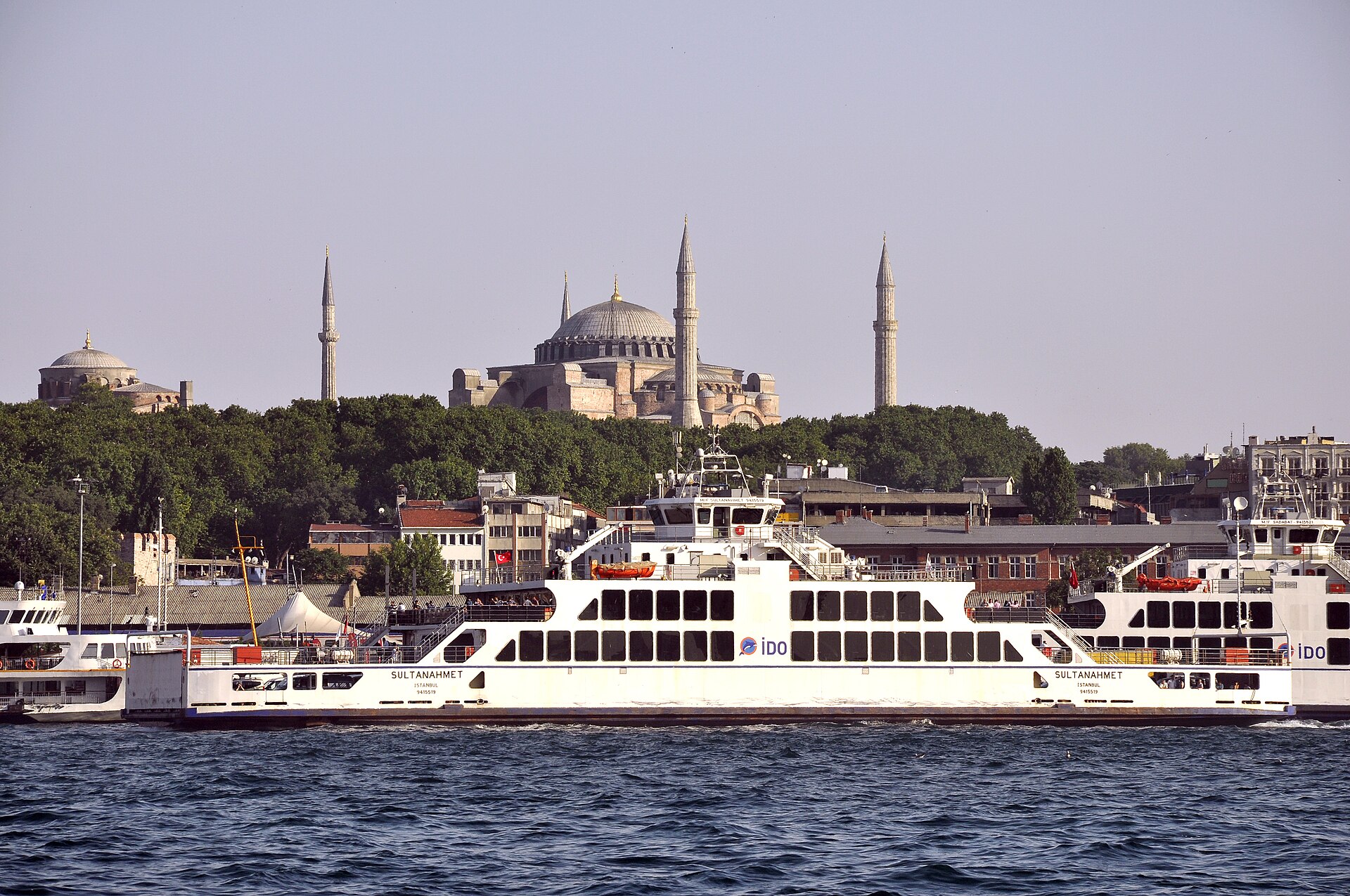 Kapal feri Sultanahmet di Selat Bosphorus, Istanbul